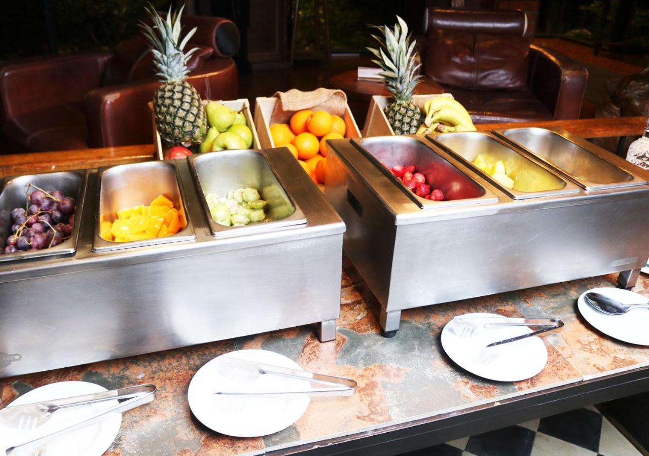 סנטיאגו Hotel Y Centro De Eventos Manquehue Las Condes מראה חיצוני תמונה